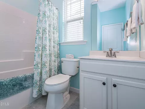 Bath - 648 Hiddenbrook Dr, Durham, NC 27703 photo 1 of 3