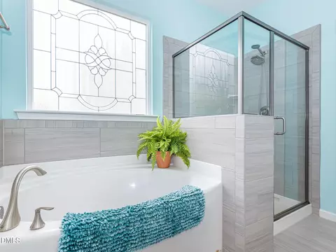Bath - 648 Hiddenbrook Dr, Durham, NC 27703 photo 3 of 3
