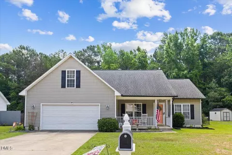 4210 Achilles Dr, Hope Mills, NC 28348