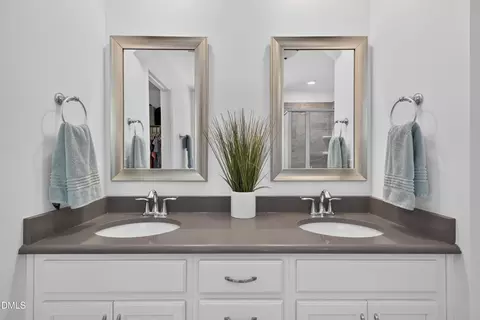 Bath - 634 Starry Sky Dr, Durham, NC 27703 photo 5 of 7