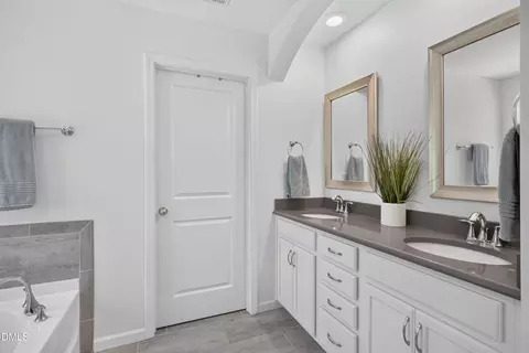 Bath - 634 Starry Sky Dr, Durham, NC 27703 photo 3 of 7
