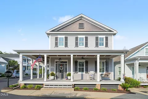 9 Congress St, Clayton, NC 27527