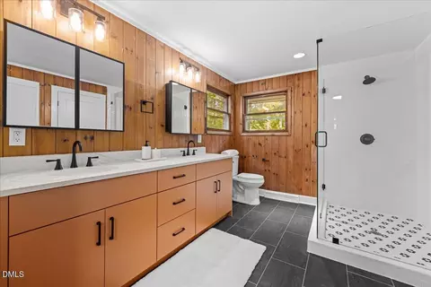 Bath - 4318 Linden Rd, Durham, NC 27705 photo 3 of 7