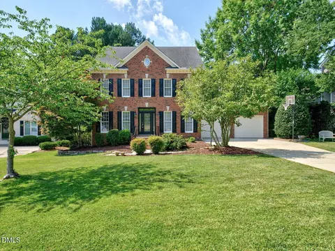 102 Smiths Knoll Ct, Cary, NC 27513