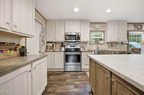 172 Sourwood Ln, Hurdle Mills, NC 27541