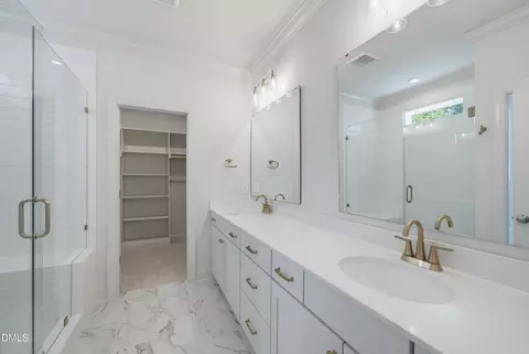 Bath - 401 Brooks Ave, Raleigh, NC 27607 photo 2 of 5