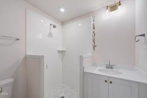 Bath - 401 Brooks Ave, Raleigh, NC 27607 photo 5 of 5
