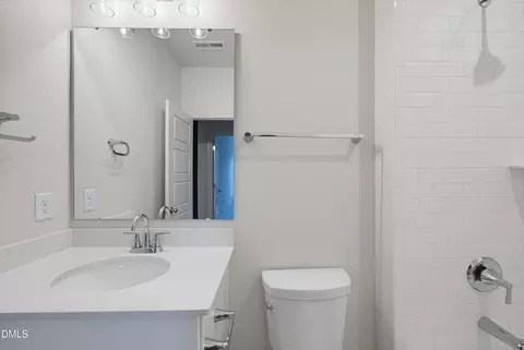 Bath - 401 Brooks Ave, Raleigh, NC 27607 photo 4 of 5