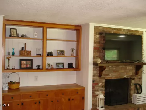 Living - 1502 Wellons Ave, Dunn, NC 28334 photo 3 of 4