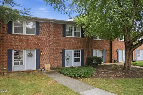 127 Coleridge Ct, Carrboro, NC 27510