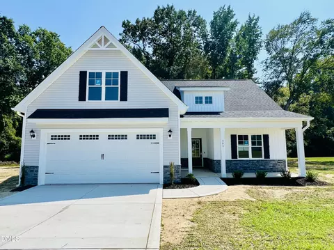 304 Creeks Edge Dr, Pikeville, NC 27863