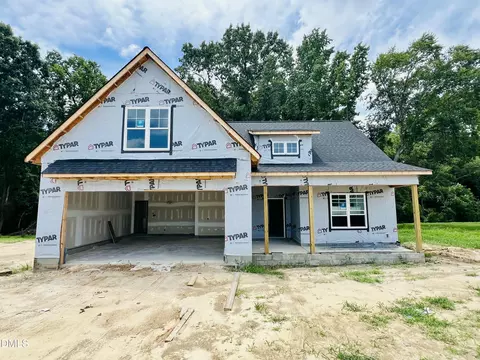304 Creeks Edge Dr, Pikeville, NC 27863