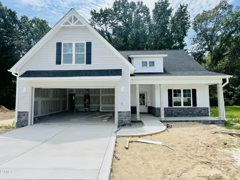 304 Creeks Edge Dr, Pikeville, NC 27863