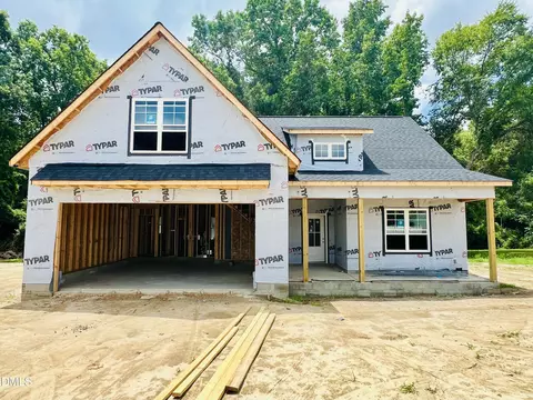 304 Creeks Edge Dr, Pikeville, NC 27863