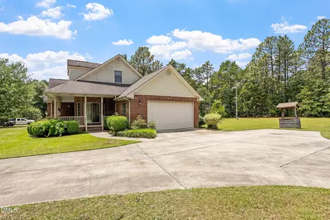 Exterior - 20 Senter Ln, Bunnlevel, NC 28323 photo 4 of 8