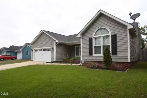 60 Woodwind Dr, Spring Lake, NC 28390