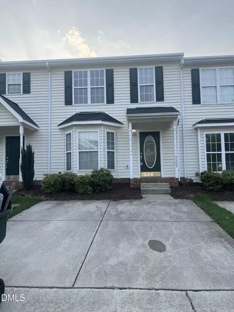 5205 Tanglewood Creek Ct, Raleigh, NC 27610