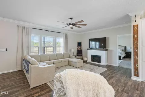 Living - 361 Camelia Rd, Benson, NC 27504 photo 2 of 3