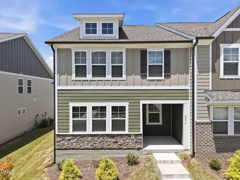 2476 Hutch Ln, Apex, NC 27523