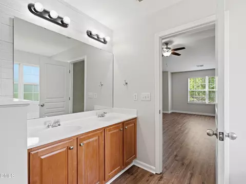 Bath - 1 Dawson Ct, Durham, NC 27703 photo 2 of 3