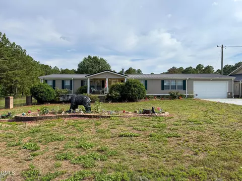 113 Pine Log Ln, Roseboro, NC 28382