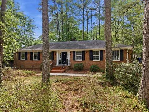 820 Emory Dr, Chapel Hill, NC 27517