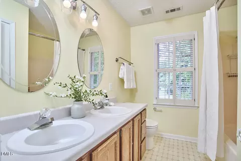 Bath - 10 Cedar Bluff Ct, Durham, NC 27704 photo 2 of 3