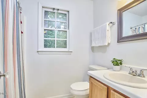 Bath - 10 Cedar Bluff Ct, Durham, NC 27704 photo 3 of 3