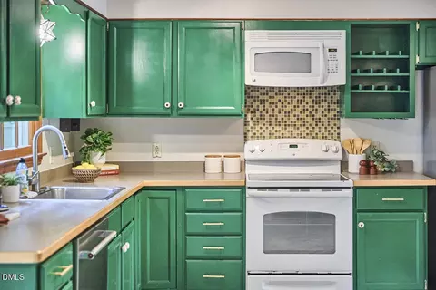 Kitchen - 10 Cedar Bluff Ct, Durham, NC 27704 photo 7 of 7