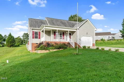 104 Jarrett Bay Ln, Fuquay Varina, NC 27526