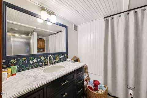 Bath - 4505 Renfrew Dr, Durham, NC 27705 photo 4 of 4