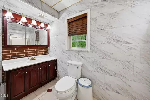 Bath - 4505 Renfrew Dr, Durham, NC 27705 photo 3 of 4