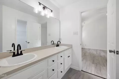 Bath - 433 Rosa Cir, Willow Spring, NC 27592 photo 4 of 5