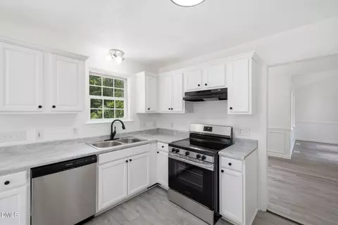 Kitchen - 433 Rosa Cir, Willow Spring, NC 27592 photo 2 of 3