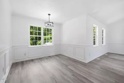 Dining - 433 Rosa Cir, Willow Spring, NC 27592 photo 2 of 2