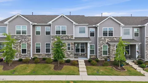 737 Andrade Dr, Fuquay Varina, NC 27526