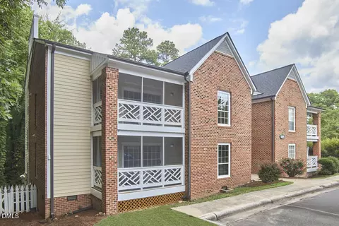 1005 Kingswood Dr #E, Chapel Hill, NC 27517