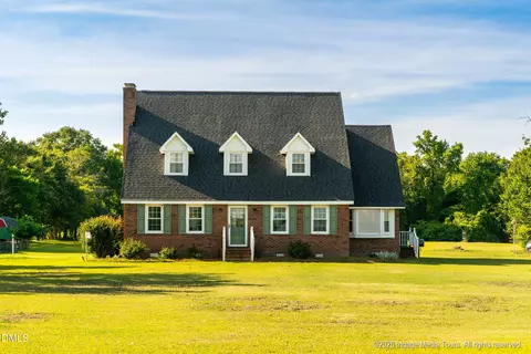 5723 Bowen Dr, Grifton, NC 28530