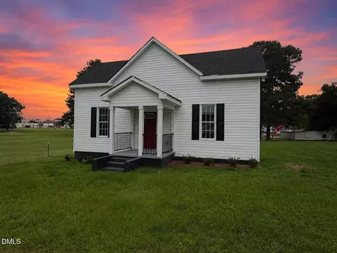 305 E Harnett St, Benson, NC 27504