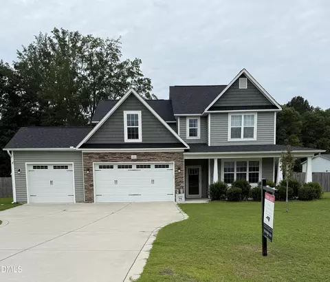 1612 Lizzie Lou Ct, Hope Mills, NC 28348