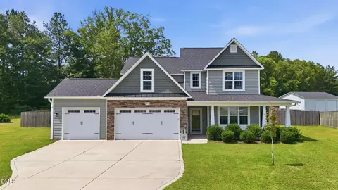 1612 Lizzie Lou Ct, Hope Mills, NC 28348