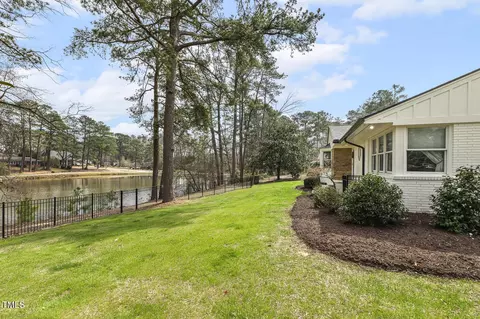 100 W Lakeside Dr, Fuquay Varina, NC 27526