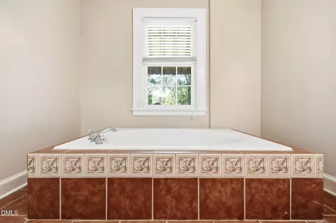 Bath - 408 E Lee St, Smithfield, NC 27577 photo 4 of 5