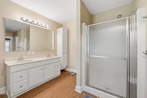 Bath - 408 E Lee St, Smithfield, NC 27577 photo 3 of 5