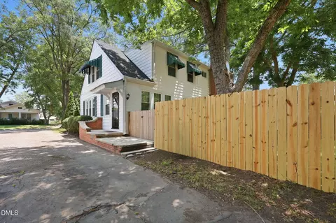 Exterior - 408 E Lee St, Smithfield, NC 27577 photo 3 of 9