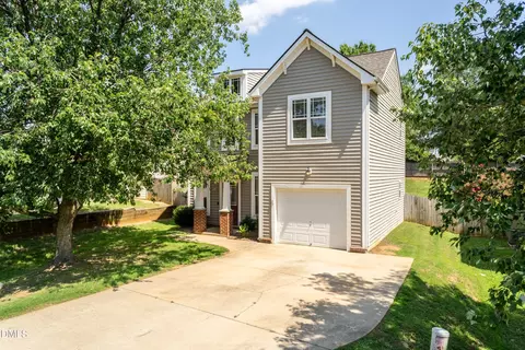 104 Hutson Ln, Clayton, NC 27527