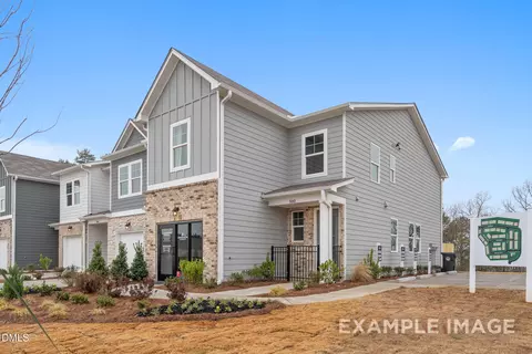 89 Chancellor Dr, Lillington, NC 27546
