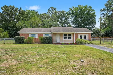 111 Fox Dr, Dudley, NC 28333