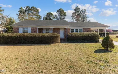 414 York Rd, Fayetteville, NC 28303