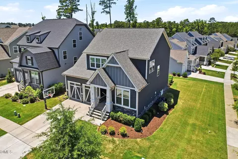 100 Oaks End Dr, Holly Springs, NC 27540